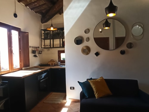 L'angelo Pellegrino | Sole, appartamento vista centro storico, appartamento centrale a Rieti, rione San Francesco a Rieti, appartamento con vasca idromassaggio, camera da letto, wifi, TV, condizionatore, cucina, bagno privato, doccia.