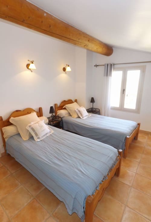 Chambre enfant avec deux lits simples - gîte demeure d'hôtes
