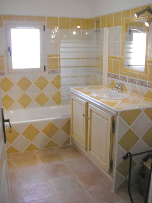 Salle de bain avec baignoire - Séjour dans le lubéron