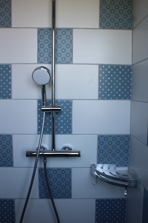 Salle de bain, douche, Chambre Isäntä, Le Clos de Poulies, Maison et table d'hôtes, Sologne.