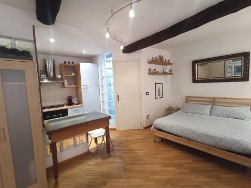 L'angelo Pellegrino | Acqua, monolocale con parquet, wifi, TV, condizionatore, zona notte, bagno privato, doccia, cucina attrezzata, appartamento al primo piano.