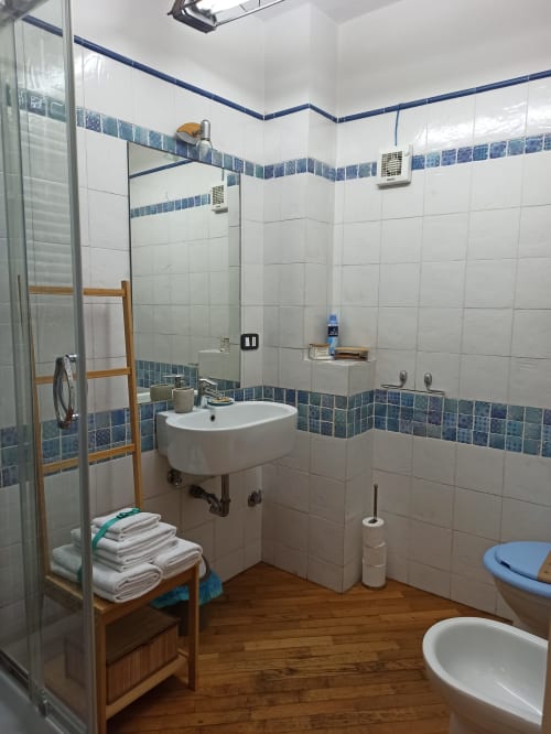 L'angelo Pellegrino | Acqua, monolocale con parquet, wifi, TV, condizionatore, zona notte, bagno privato, doccia, cucina attrezzata, appartamento al primo piano.