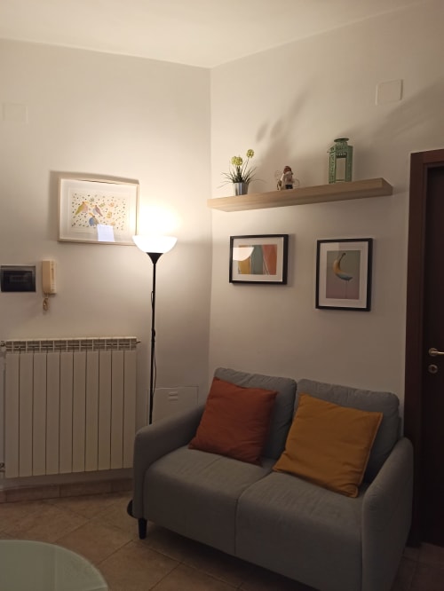 L'angelo Pellegrino | Terra, piccolo appartamento al secondo piano, vista cittá, centro storico di Rieti, wifi, TV, condizionatore, zona notte, bagno privato, doccia, angolo cottura.