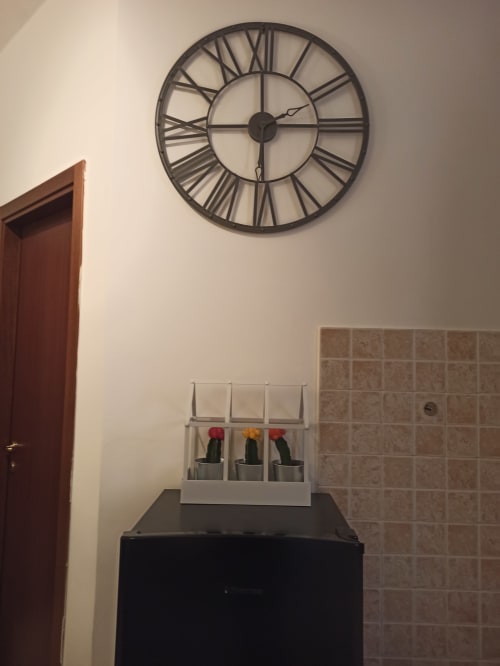 L'angelo Pellegrino | Terra, piccolo appartamento al secondo piano, vista cittá, centro storico di Rieti, wifi, TV, condizionatore, zona notte, bagno privato, doccia, angolo cottura.