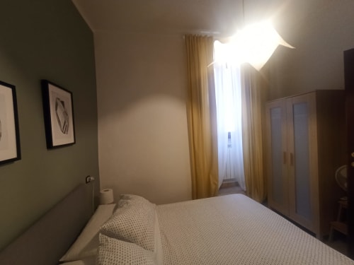 L'angelo Pellegrino | Terra, piccolo appartamento al secondo piano, vista cittá, centro storico di Rieti, wifi, TV, condizionatore, zona notte, bagno privato, doccia, angolo cottura.