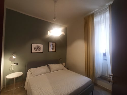 L'angelo Pellegrino | Terra, piccolo appartamento al secondo piano, vista cittá, centro storico di Rieti, wifi, TV, condizionatore, zona notte, bagno privato, doccia, angolo cottura.
