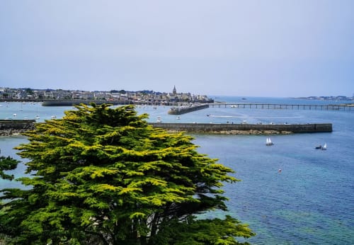 Le Vieux Port, petit havre de repos pour les bateaux de pêche mais aussi embarcadère pour l’île de Batz, Gîtes du Bulz