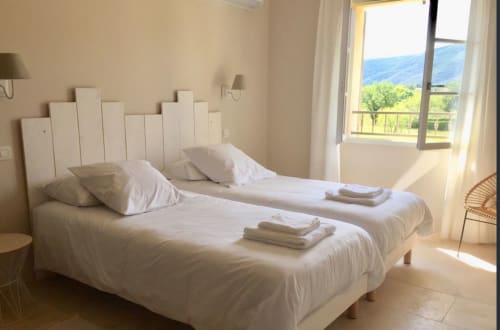 Chambre deux personnes, lit jumeaux, La Melonnerie, Bastide, Lacoste, Luberon.