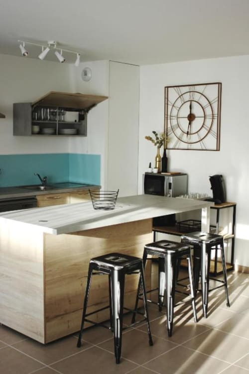 Cuisine équipée avec table à manger - Appartement gold