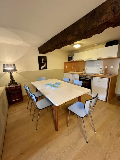 Intérieur logement, cuisine et salle à manger, Manoir de la Bégaudière, Le Jacques Cartier, Mont-Dol.