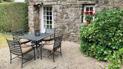 Salon de jardin extérieur, Manoir de la Bégaudière, Le De Kerguelen, Mont-Dol.