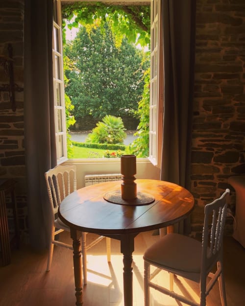 Table de salon, Manoir de la Bégaudière, Le Mahé de la Bourdonnais, Mont-Dol.