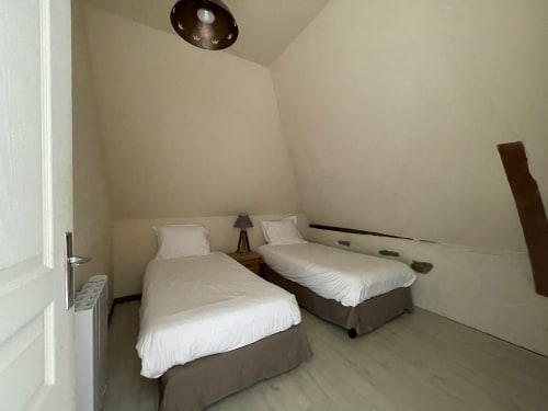 Chambre deux personnes, lit jumeaux, gîte Le Surcouf, Manoir de la Bégaudière, Gîte de charme, Mont-Dol.