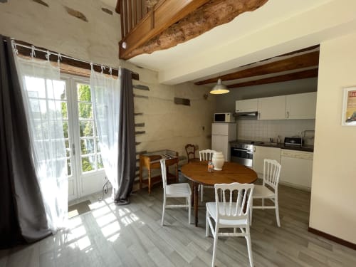 Intérieur, cuisine et salle à manger, gîte Le chateaubriand, Manoir de la Bégaudière, Gîte de charme, Mont-Dol.