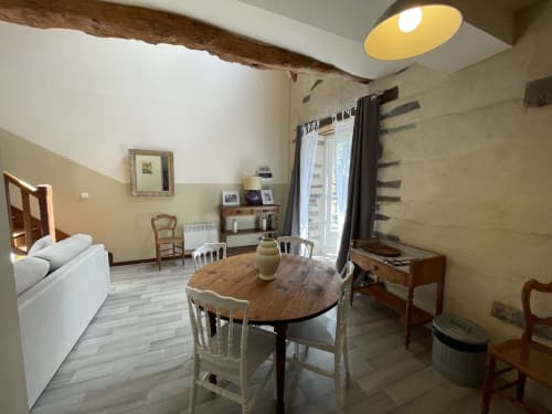 Salle à manger lumineuse, gîte Le chateaubriand, Manoir de la Bégaudière, Gîte de charme, Mont-Dol.