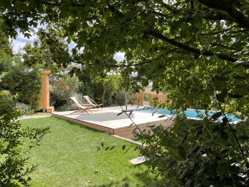 Maison Monsieur Léger vacation home in Montaut with poolside deck, lounge chairs, and manicured garden