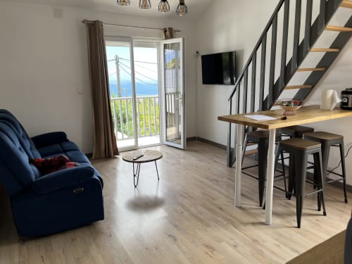 coin repas, salon, balcon, vue sur l'océan