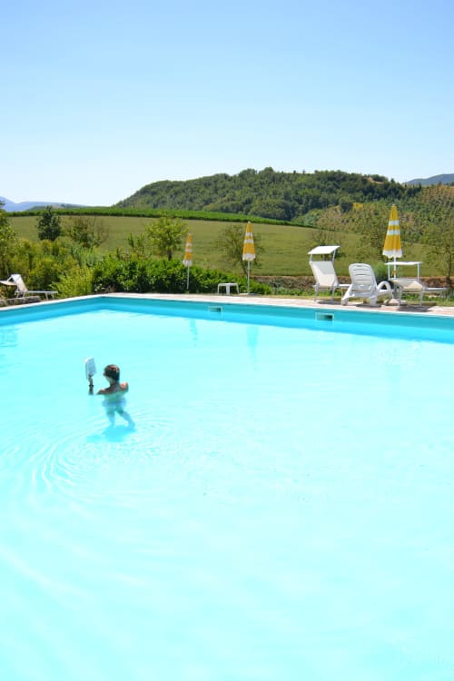 Agriturismo Ca' Le Suore | agriturismo con camere, vacanze in agriturismo, agriturismo con piscina, agriturismo dove dormire, agriturismo nelle Marche, Agriturismo a Cagli, alloggi a Cagli. Casa con giardino, Casa con terrazza. Casa con piscina. Escursioni, attivitá, corsi all'aria aperta, sala congressi Marche, ritiri yoga, corsi di cucina marchigiana.