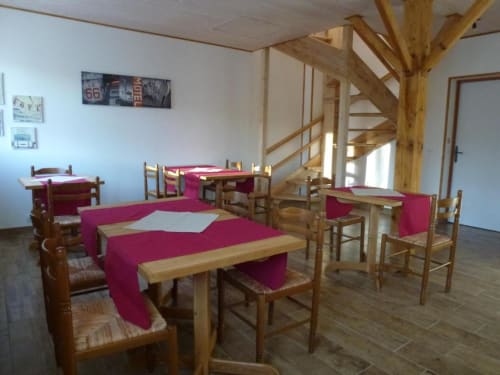 logement avec cuisine à Senaud proche Bourg en Bresse - Red Spring
