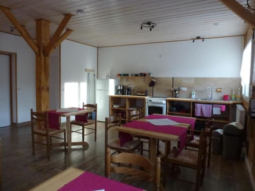 cuisine avec four et frigo - Red Spring Senaud Coligny