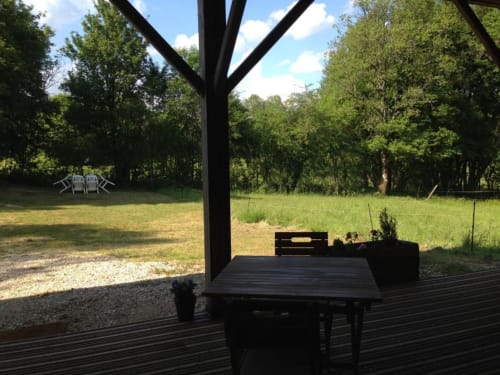 logement avec jardin dans le Jura - Red Spring