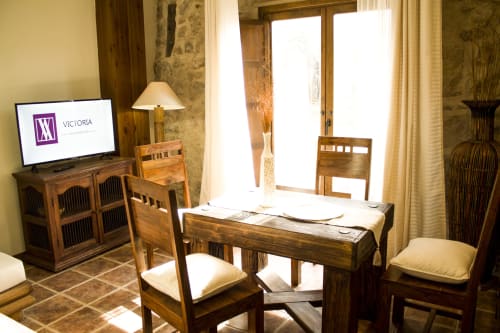 ALOJAMIENTOS VICTORIA | Habitación romántica, moderna y cálida en Sigüenza con TV