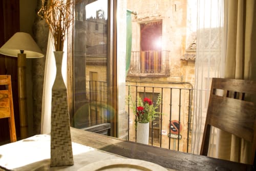 ALOJAMIENTOS VICTORIA | Habitación romántica, moderna y cálida en Sigüenza con vistas al centro de la cuidad
