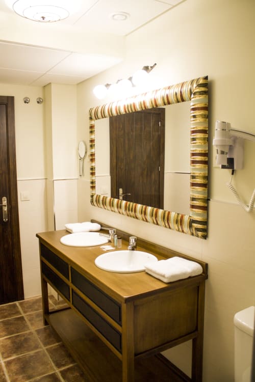ALOJAMIENTOS VICTORIA | Habitación romántica, moderna y cálida en Sigüenza con baño privado