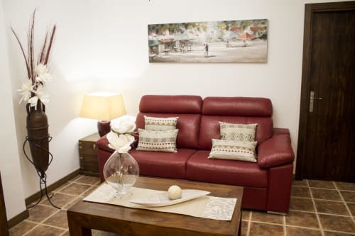ALOJAMIENTOS VICTORIA | Habitación, moderna y cálida con salón privado en Sigüenza 