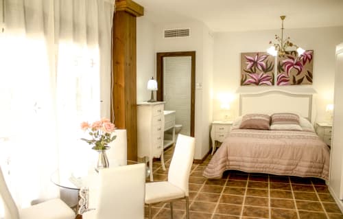 ALOJAMIENTOS VICTORIA | Habitación, minimalista y cálida en Sigüenza 