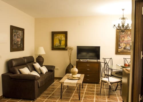 ALOJAMIENTOS VICTORIA | Habitación, moderna cálida en el centro de Sigüenza con jacuzzi privado 