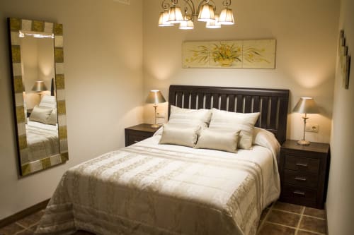 ALOJAMIENTOS VICTORIA | Habitación, moderna cálida en el centro de Sigüenza con jacuzzi privado  