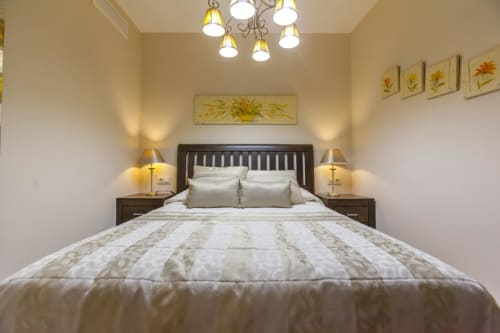 ALOJAMIENTOS VICTORIA | Habitación, moderna cálida en el centro de Sigüenza con jacuzzi privado 