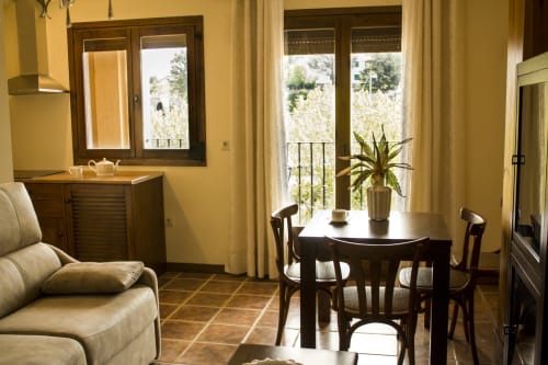 ALOJAMIENTOS VICTORIA | Habitación, moderna cálida en el centro de Sigüenza con salon privado