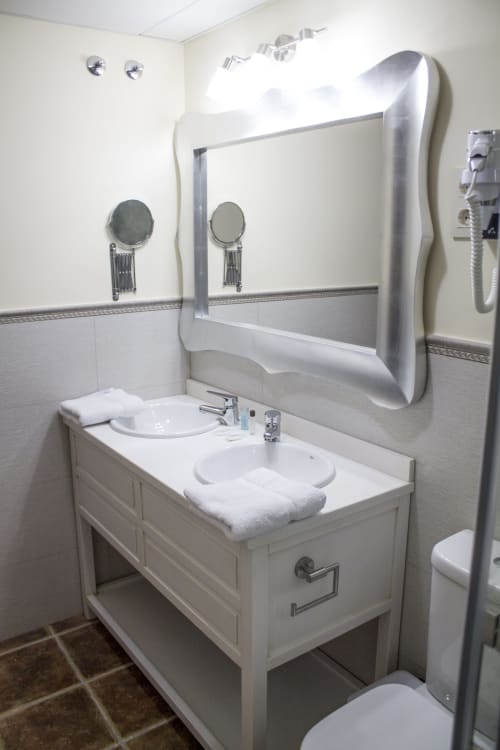 ALOJAMIENTOS VICTORIA | Habitación, moderna cálida en el centro de Sigüenza con salon privado