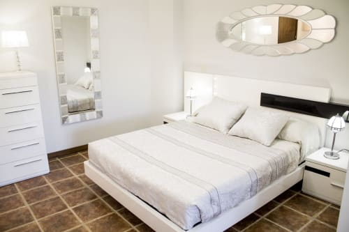 ALOJAMIENTOS VICTORIA | Habitación, moderna cálida en el centro de Sigüenza con salon privado