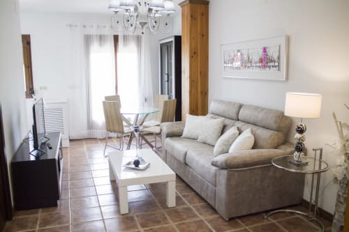 ALOJAMIENTOS VICTORIA | Habitación, moderna cálida en el centro de Sigüenza con salón privado