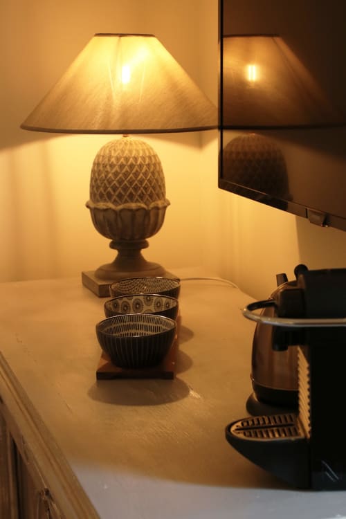 Décoration, lampe de chevet, bols, cafetière, chambre d'hôte, gîtes, le Clos d'Olea, provence, Luberon.