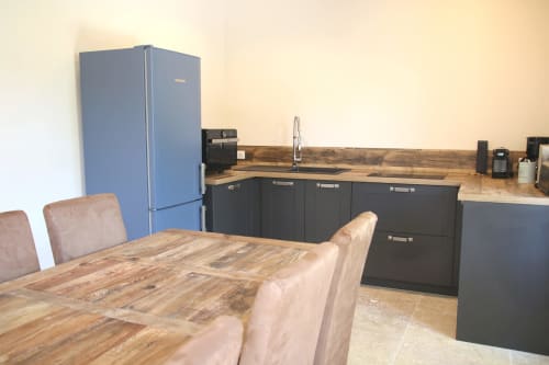 Table de cuisine, espace cuisine, chambre d'hôte, gîtes, le Clos d'Olea, provence, Luberon.