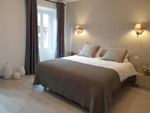 Chambre romantique - Séjour près d'Avignon 