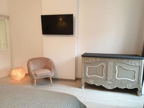 Chambre lumineuse avec TV écran plat - Chambres d'hôtes le clos marceau