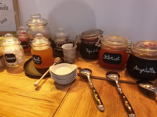 B&B petit-déjeuner - confitures maison - produits frais