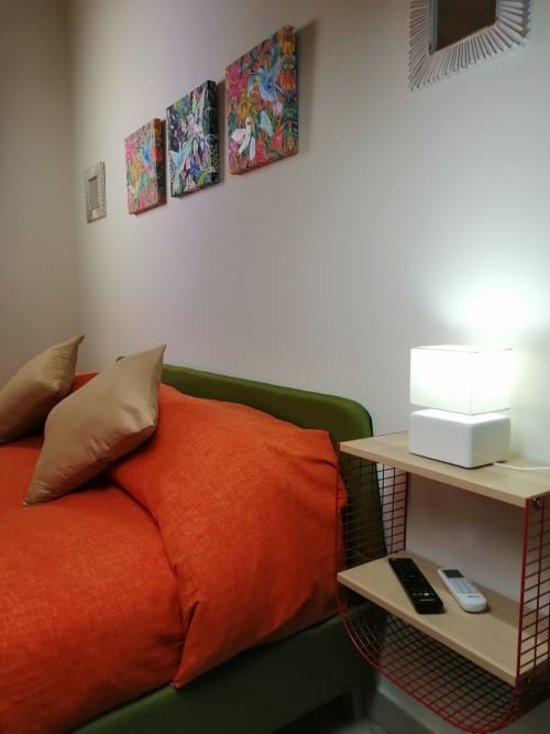 Extravagant Room | Trastevere & Gianicolo Sweet Rest, Roma. Camera tripla con bagno privato esterno a Roma, Trastevere. Dispone di cucina, 1 letto matrimoniale, 1 letto singolo, aria condizionata, tv schermo piatto, ferro da stiro, asciugatrice, prodotti da bagno in omaggio, bidet.