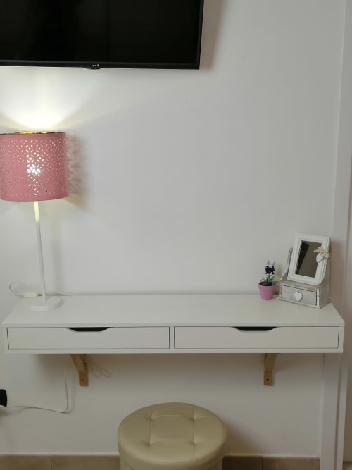 Marilyn Suite | Trastevere & Gianicolo Sweet Rest, Roma. Suite Deluxe con bagno ensuite a Roma. Dispone di 1 letto matrimoniale 1 letto singolo, parcheggio privato, aria condizionata, Netflix, lavatrice, Wc, prodotti da bagno in omaggio, cucina attrezzata, forno.