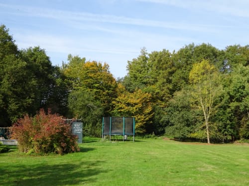 Jardin avec trampoline, gîte, chaumières du chêne, Pouillé,  Loir-et-Cher