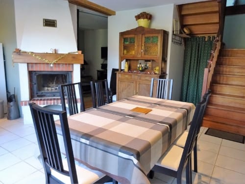 Table à manger, Le Vinci, gîte, chaumières du chêne, Pouillé, 
Loir-et-Cher
