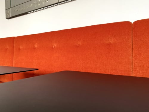 Banquette rouge velour, Hôtel Paul, Aix en Provence