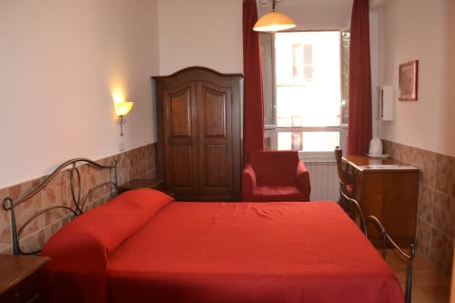 Domus Lavinia | camera doppia a Roma, zona Aventino, con bagno privato TV, wifi, servizio colazione, parcheggio, e tour della cittá.