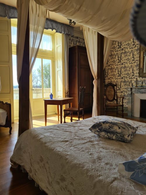 Chateau de Villeneuve Montolieu, chambre d'hotes avec petit-déjeuner -   gîtes - Chambre La Médiévale pour 3 personnes