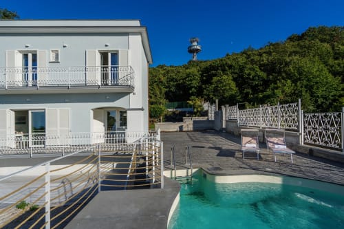 Villa Ariele | Villa con 4 camere a Sorrento, piscina e solarium, wifi, parcheggio, colazione km0, vista mare, vista montagne, piastrelle tipiche locali, nuova ristrutturazione, vicino al mare, costiera amalfitana, vicino le attrazioni.